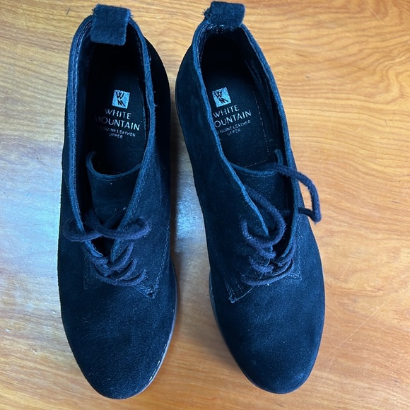 White Mountain black suede tie wedge bootie Sz 8 - Picture 3 of 6
